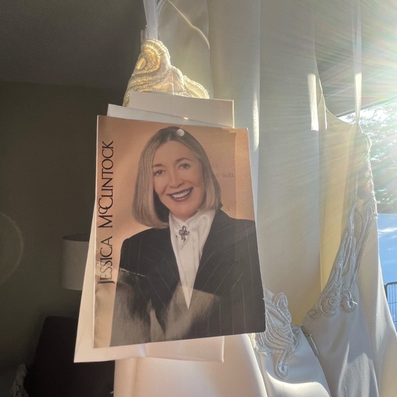 Beautiful Classic Silk Jessica McClintock Wedding Dress - Picture 8 of 9